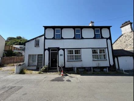 Detached 3 Bedroom Property In Need Of Modernisation