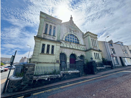 Listed Chapel in Town Centre